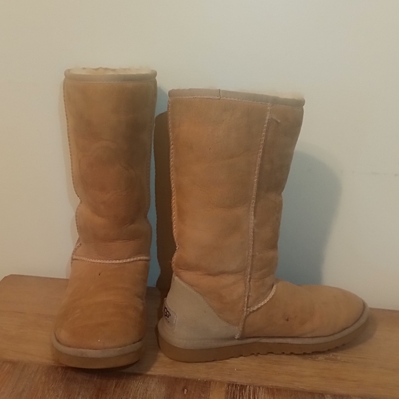 UGG Shoes - Tall UGG Classic Boots in Sand, size 6